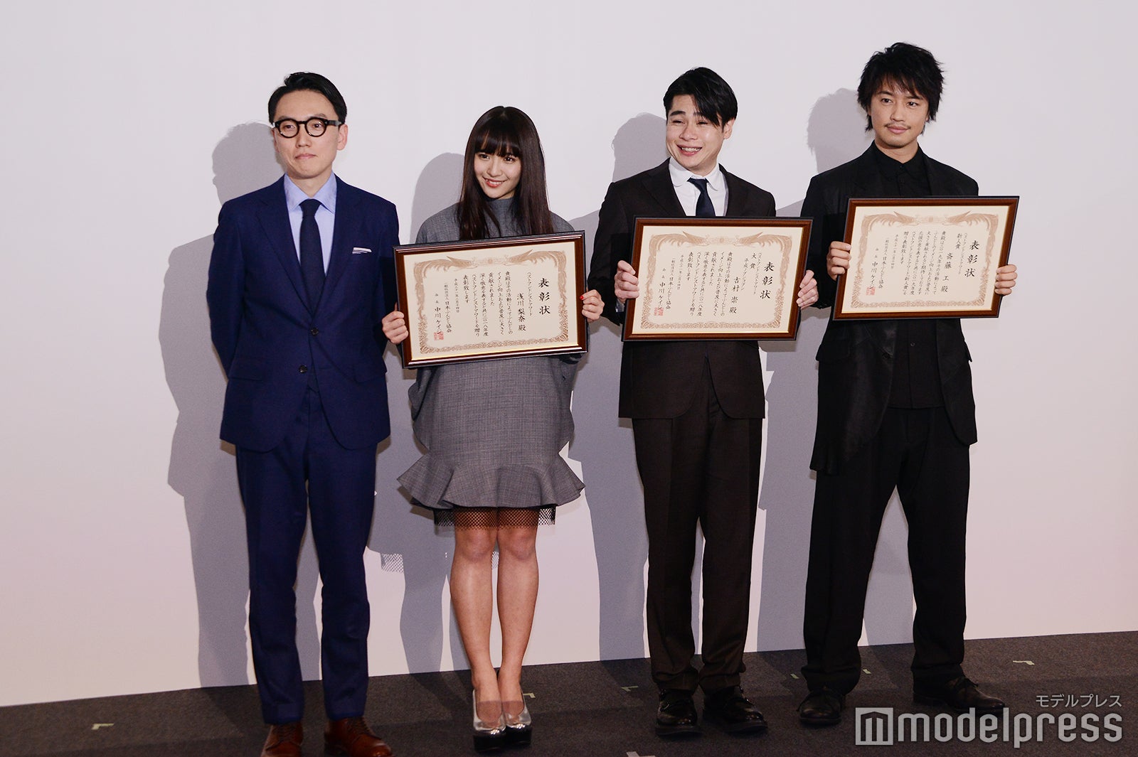 （左から）日本ふんどし協会会長・中川ケイジ氏、浅川梨奈、吉村崇、斎藤工 （C）モデルプレス