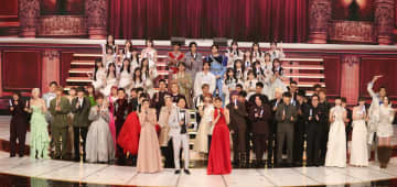 紅白 綾瀬はるかの衣装に騒然「破壊力がヤバい」 長身細身に赤ノースリーブ「綺麗すぎるだろ」「凄すぎて歌が入って来ない」「今年は綾瀬はるかが優勝」