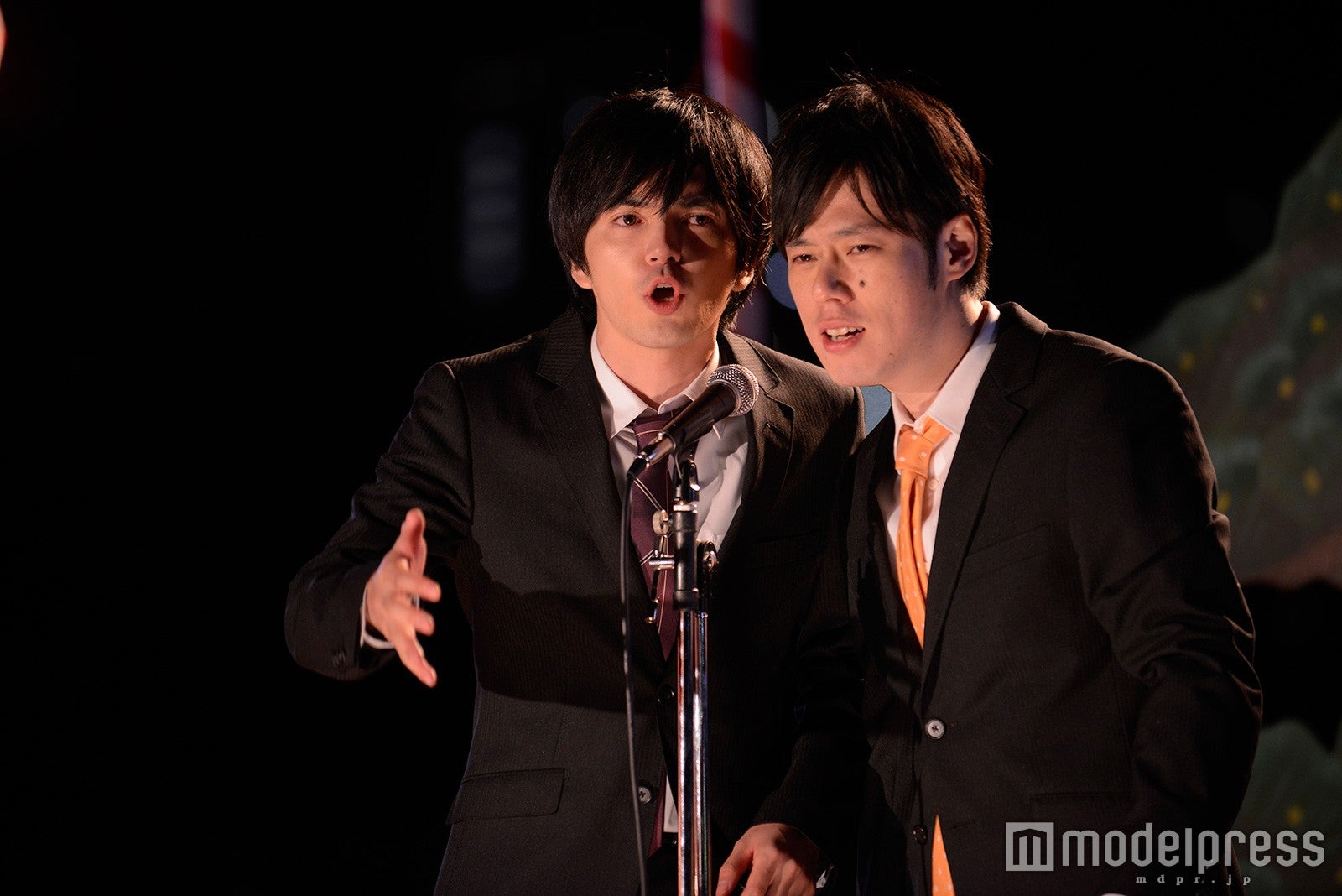 「火花」林遣都、好井まさお（C）2016YDクリエイション