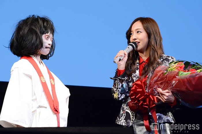 のぞきめ(石井心愛)、板野友美(C)モデルプレス