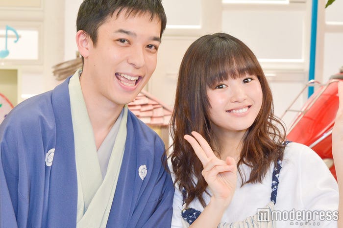 (左から)春風亭昇々、藤原さくら (C)モデルプレス