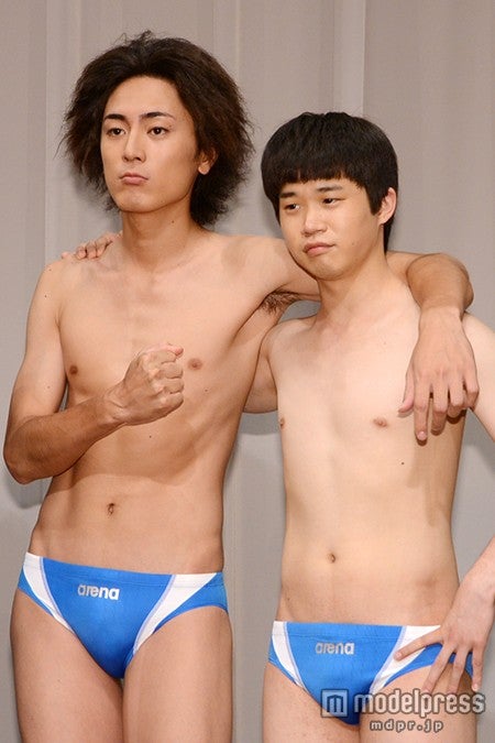 （左より）間宮祥太朗、矢本悠馬