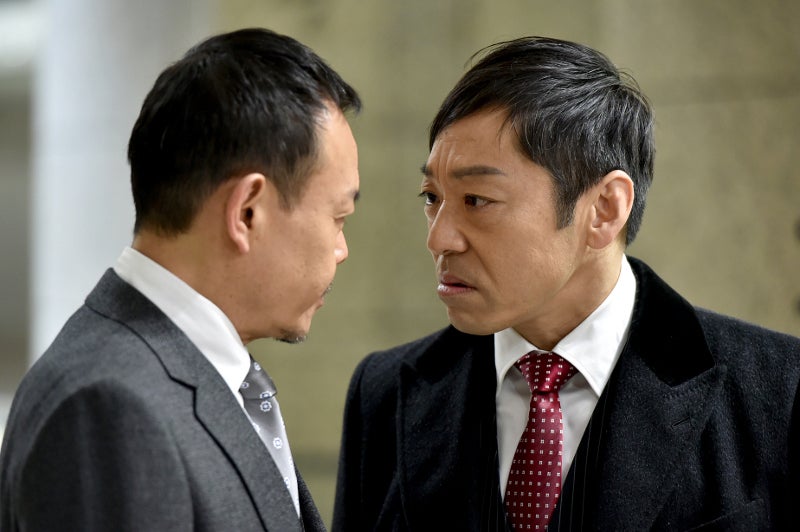 敏腕弁護士である佐田（香川照之・右）と森本（近藤芳正・左）が法廷で真剣勝負を繰り広げる／『99.9－刑事専門弁護士－ SEASONII』第4話より（C）TBS