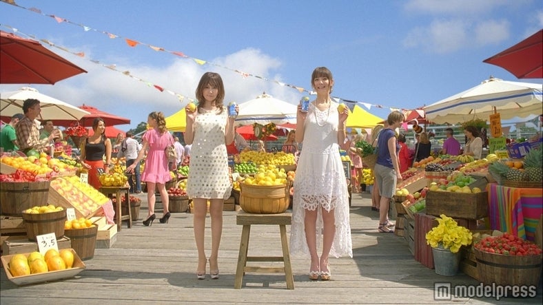 佐々木希、YOUも絶賛の「カロリ。」新CM完成 「食べちゃいたいほど