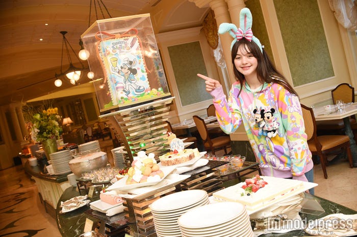 「シャーウッドガーデン・レストラン」ランチブッフェ大人¥3,610、ディナーブッフェ大人¥4630(モデル:藤田エミリ)/(C)モデルプレス