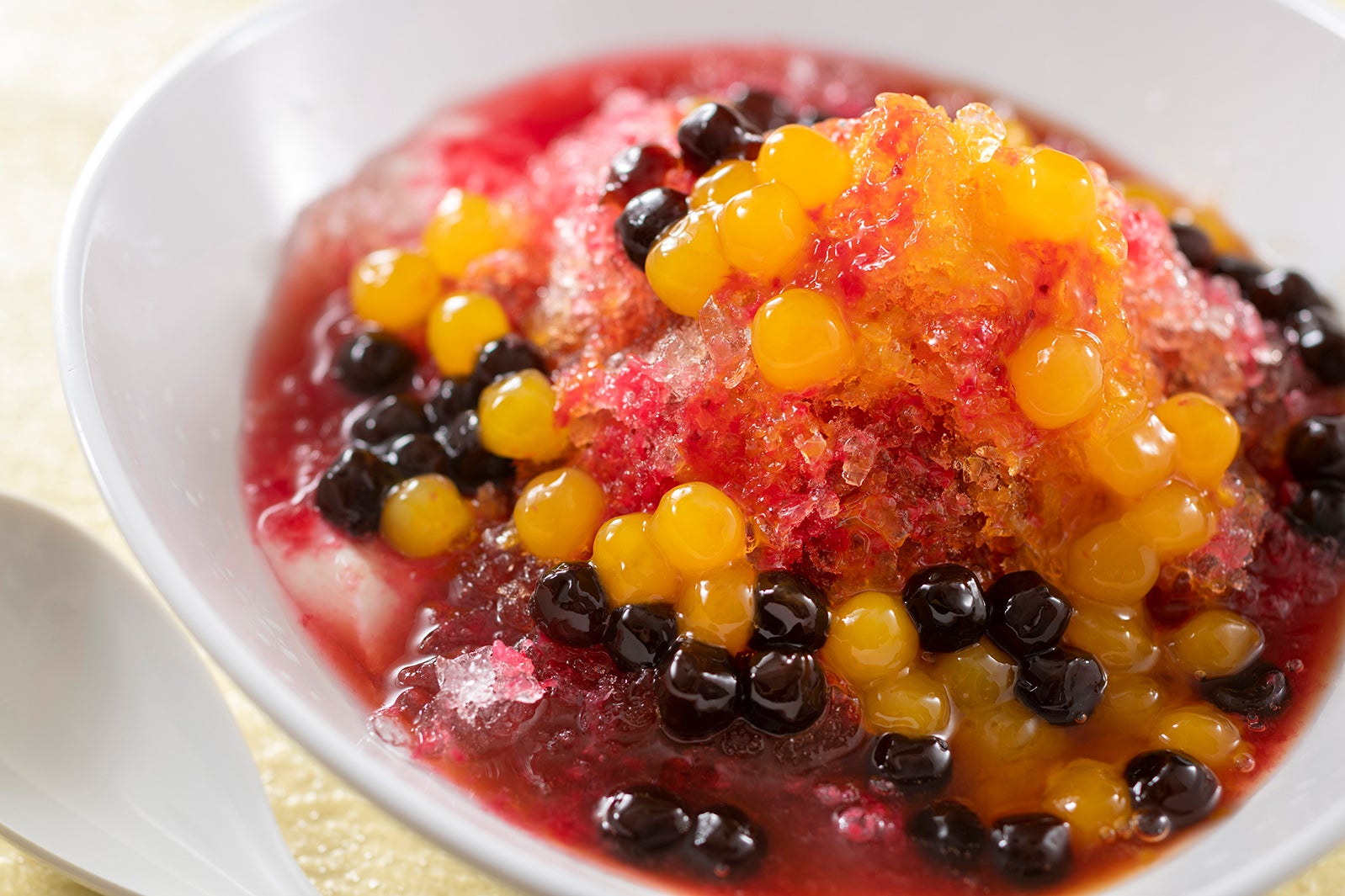 シェイブアイス（豆花（トウファ）、フルーツ、タピオカ）¥1,280（C）Disney