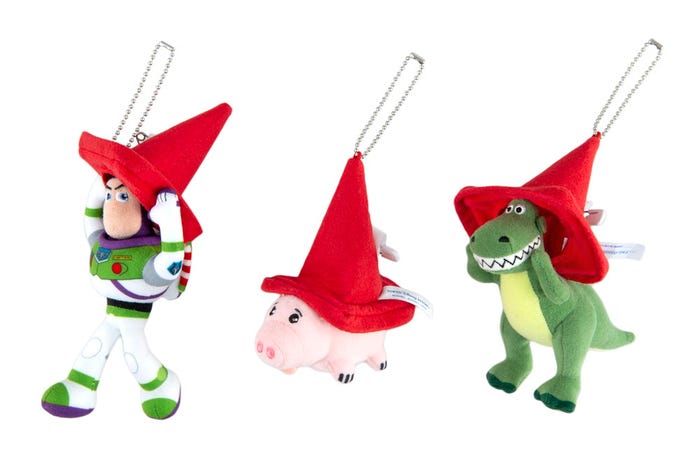 ぬいぐるみバッジセット¥4,200(C)Disney (C)Disney/Pixar (C)2022 Hasbro.All Rights Reserved.(C)2022 Poof-Slinky,Inc.