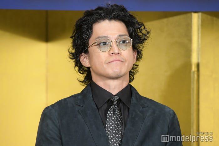 小栗旬(C)モデルプレス