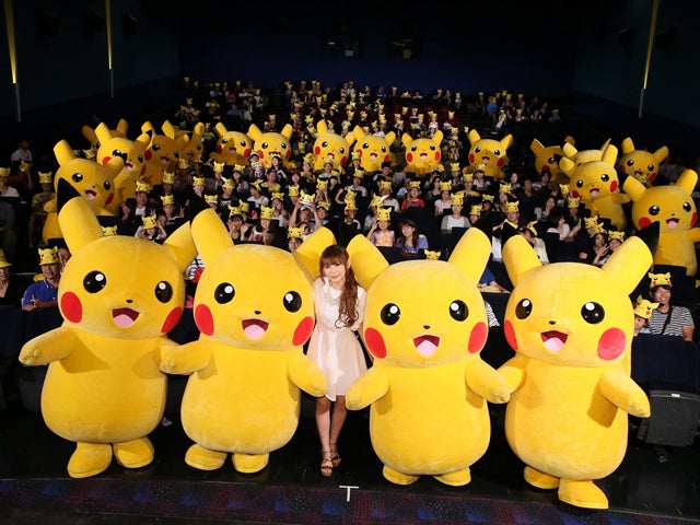 中川翔子 感激のあまり大号泣 ピカチュウ匹と ドリドリ ダンス モデルプレス