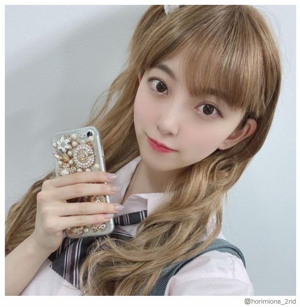 乃木坂46堀未央奈、金髪巻き髪ギャル姿公開「似合う」「可愛すぎ」の声