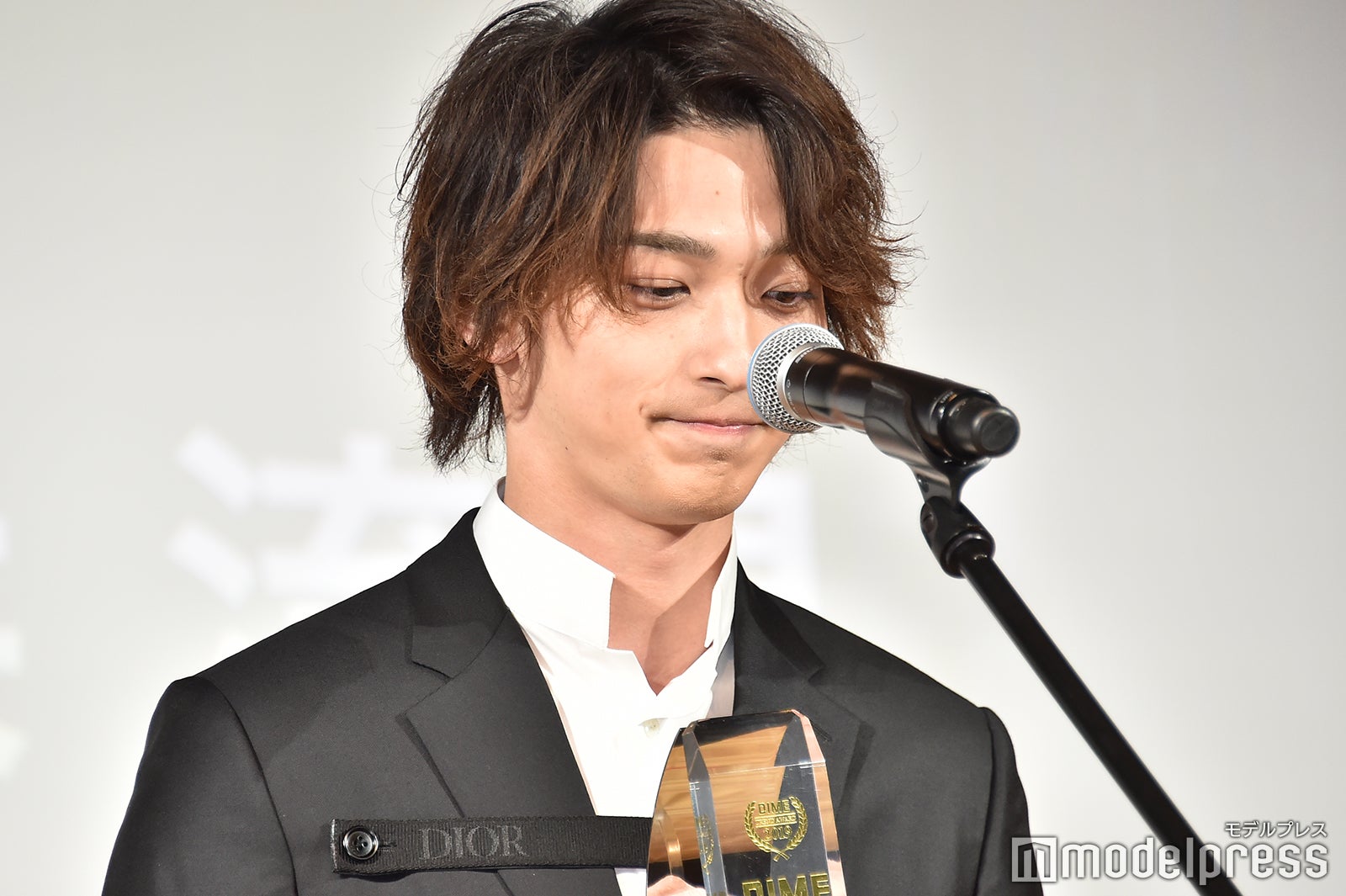 受賞の喜びを噛みしめる横浜流星（C）モデルプレス