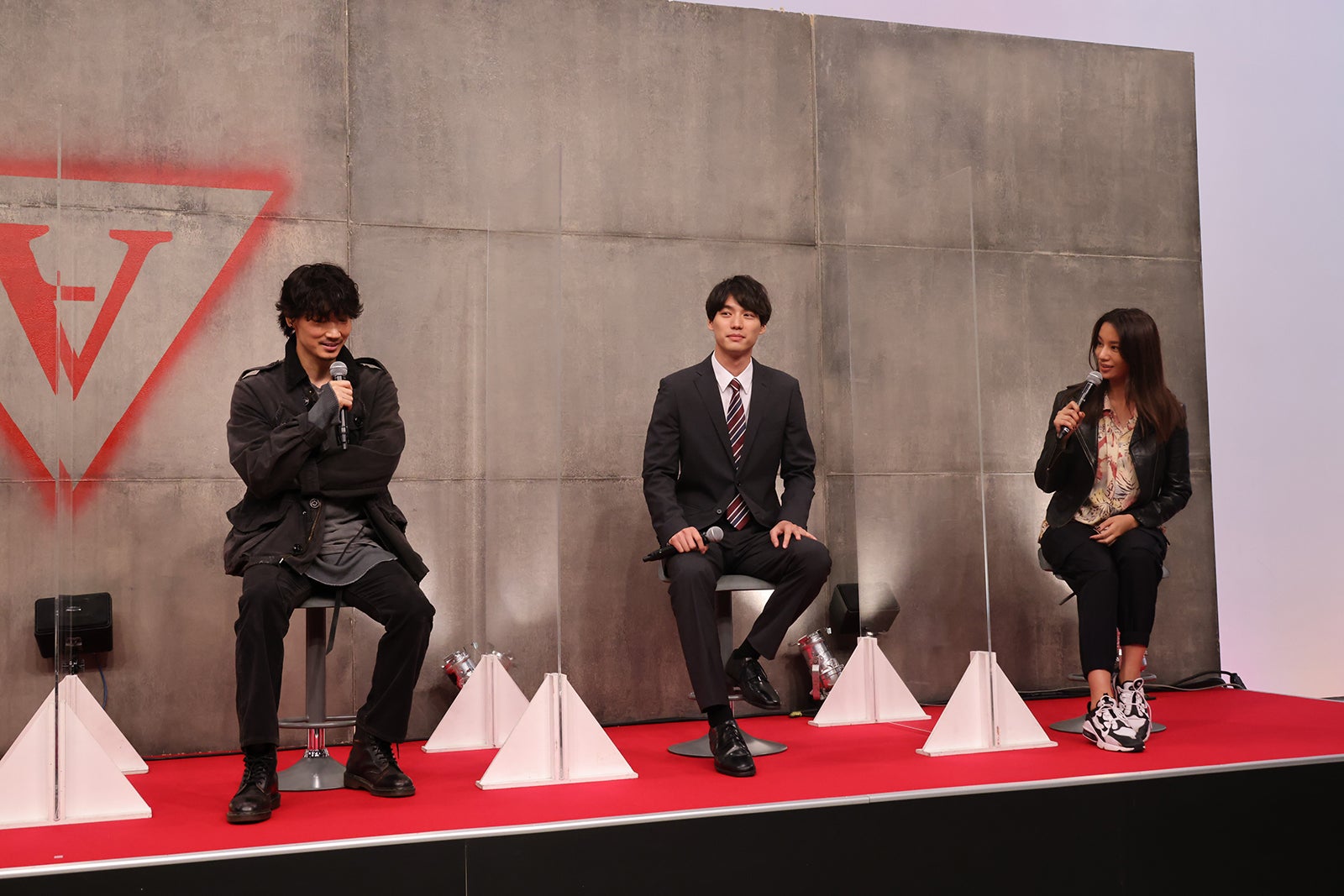 綾野剛、福士蒼汰、高橋メアリージュン（C）カンテレ