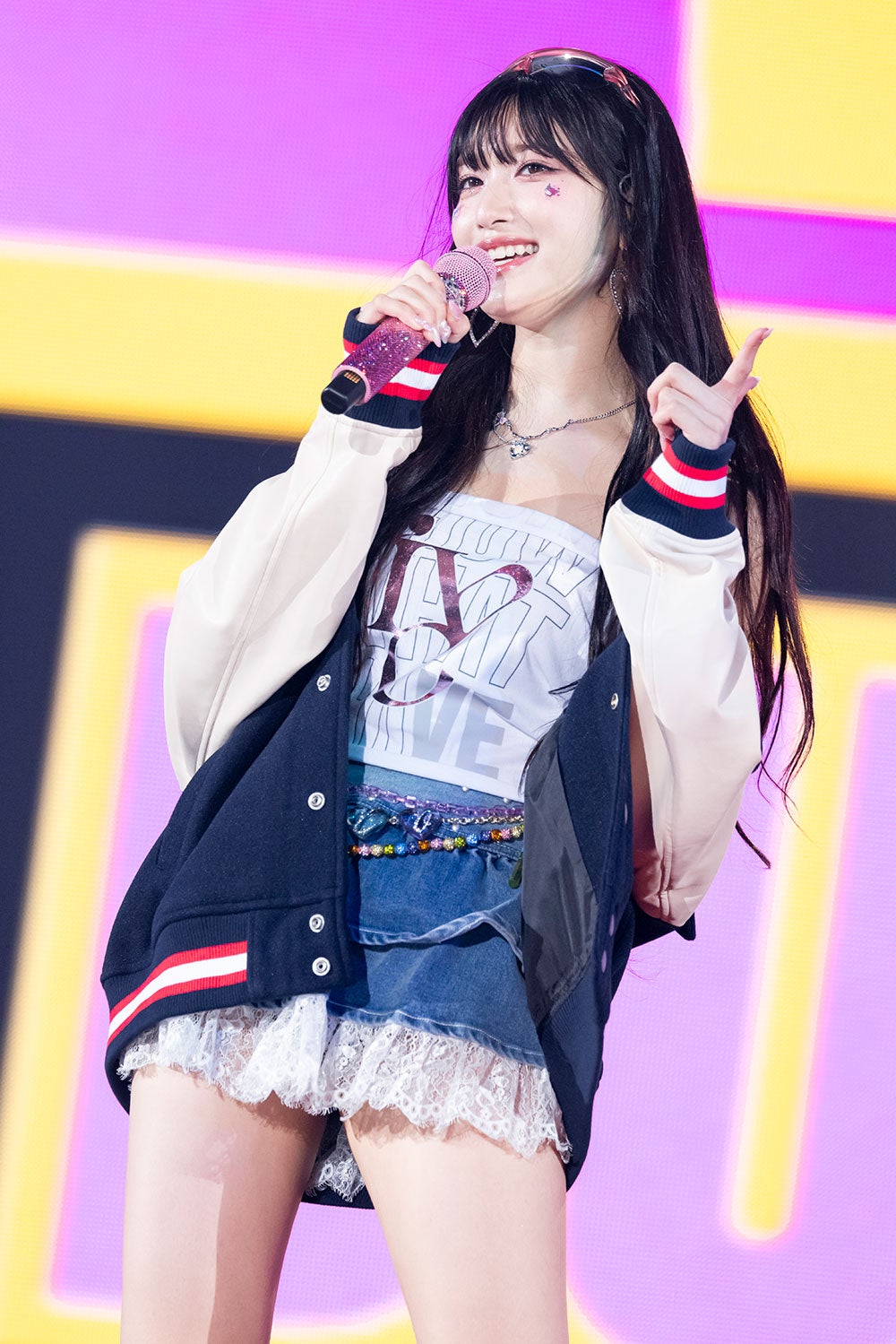 イソ「IVE THE 1ST WORLD TOUR ‘SHOW WHAT I HAVE’」より（C）撮影：田中聖太郎写真事務所