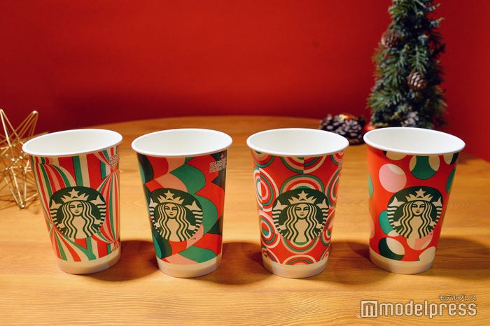 ホリデー期間はシーズナルカップでの提供(4種からランダム)(C)モデルプレス