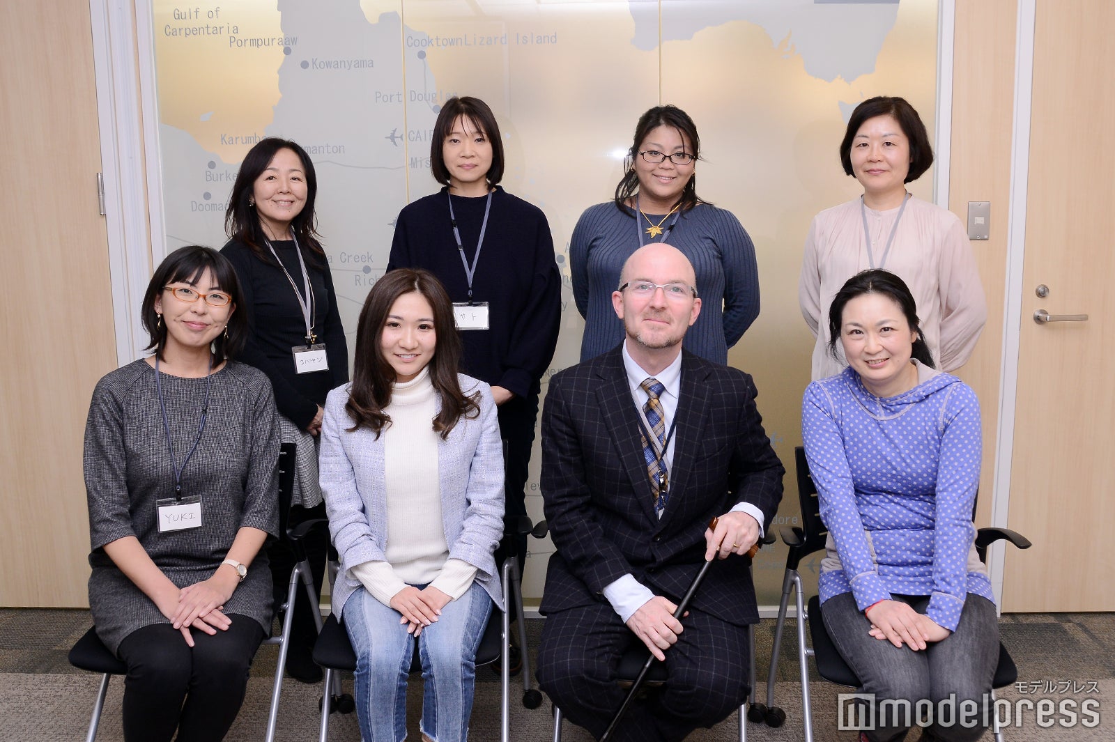 （手前右から2番目）クイーンズランド州政府観光局 日本局長ポール・サマーズ氏、ゴールドコースファンの女性メンバー、観光局スタッフ（C）モデルプレス