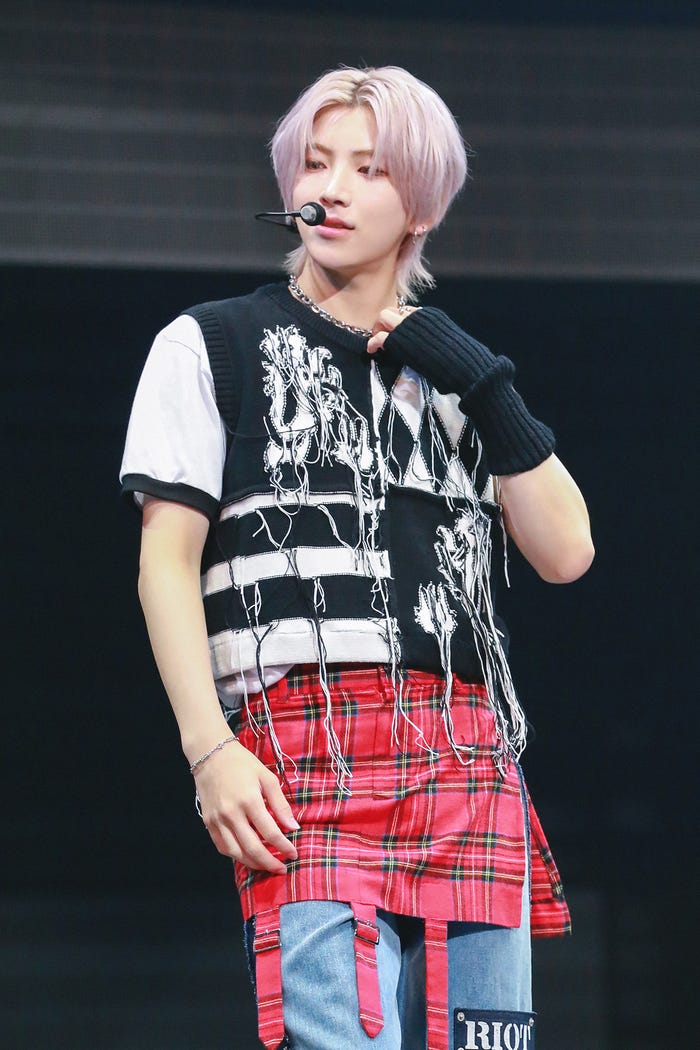 会場を隅々まで見回していた“ゆうみょん”ことYUMA(C)HYBE LABELS JAPAN