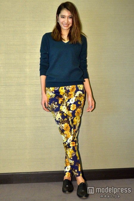 モデルプレスのインタビューに応じた有末麻祐子