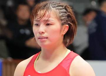 「友香子さんキラキラ美しすぎた」東京五輪金の女子レスリング選手が結婚式 夫は格闘家 姉ら五輪メダリストが続々と祝福