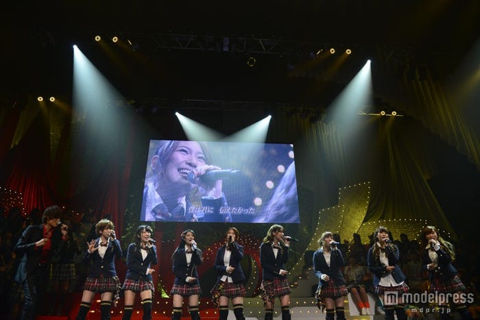 増田有華らが「大声ダイヤモンド」を披露(C)AKS