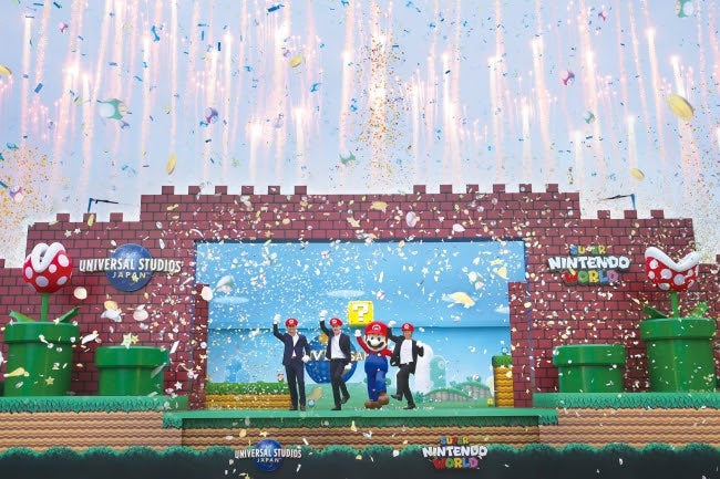 「SUPER NINTENDO WORLD」建設着工式（左から）マーク・ウッドベリー、 J．L．ボニエ、宮本茂／画像提供：ユー・エス・ジェイ
