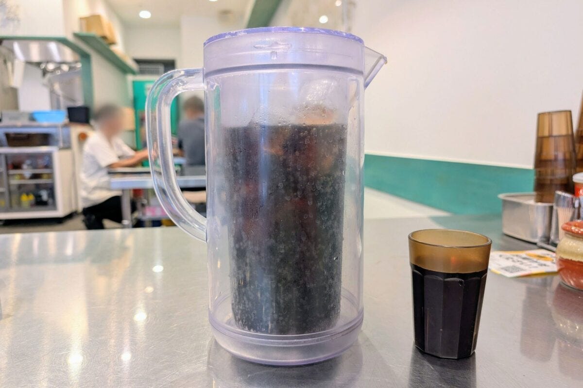 お冷やのコーラ