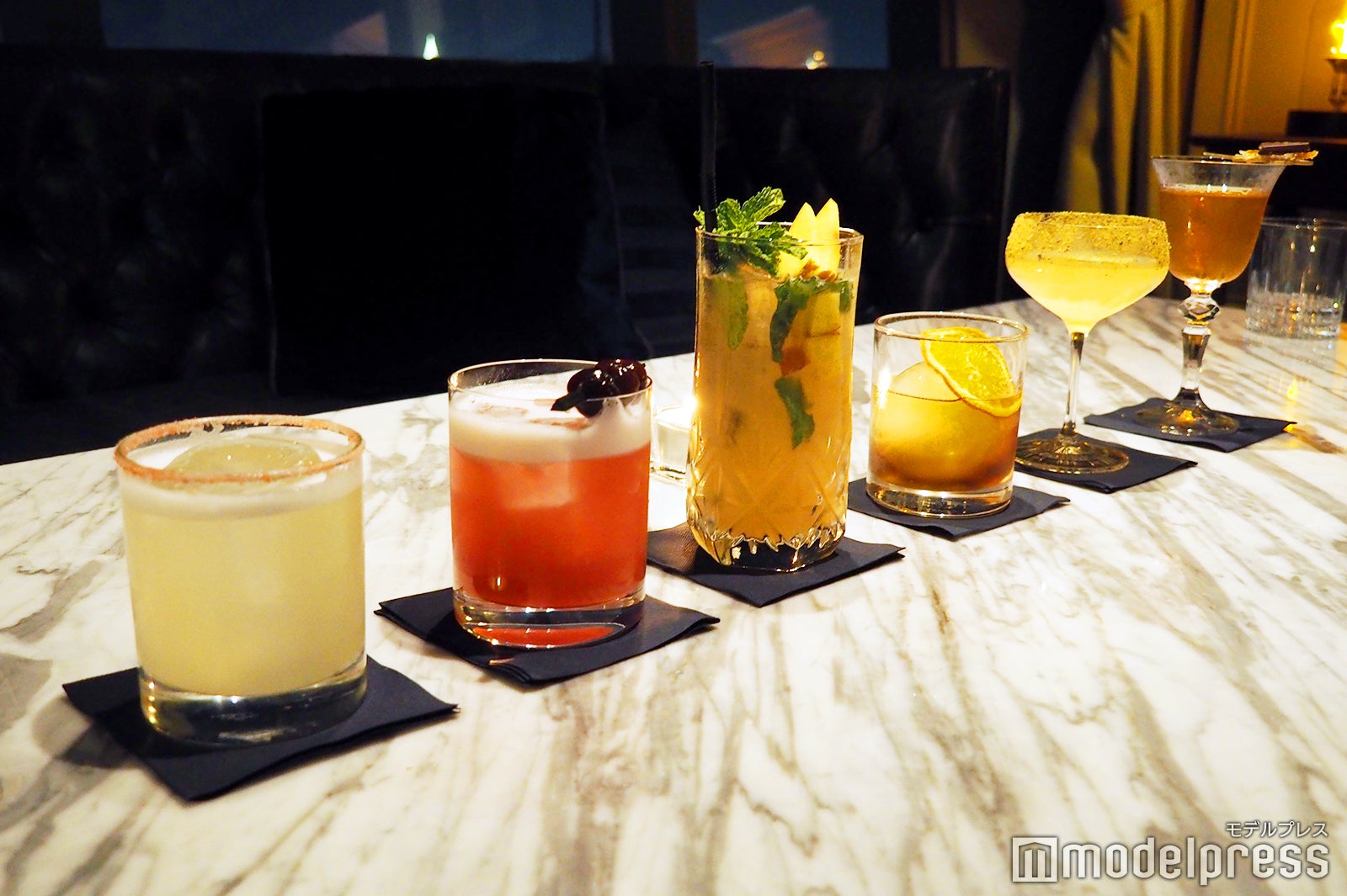 オリジナルカクテルも絶品！強めのものもあるので、酔っ払い過ぎないように（C）モデルプレス