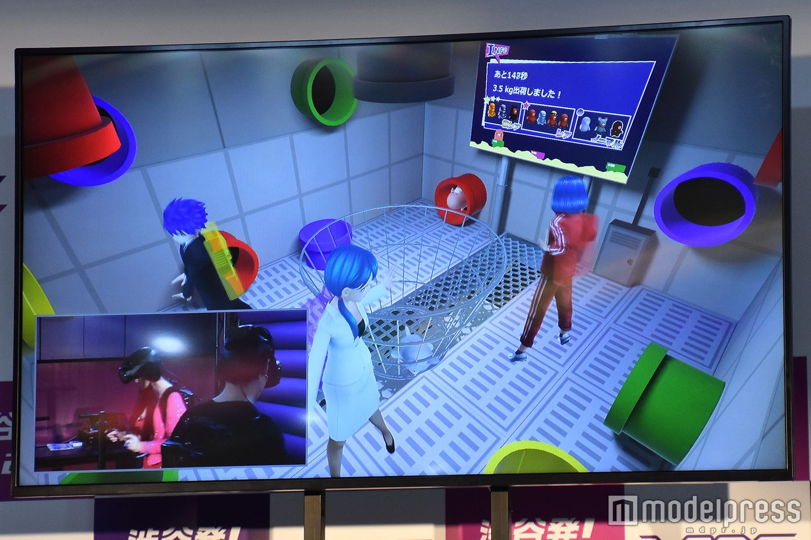 VR体験を行う叶美香 （C）モデルプレス