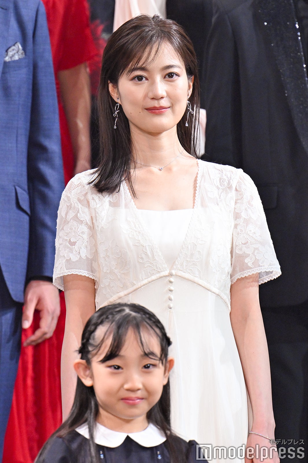 （後列）生田絵梨花（C）モデルプレス