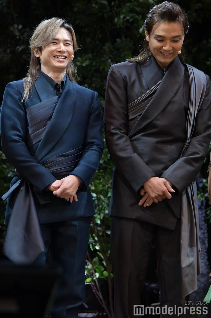 トークが盛り上がり笑みがこぼれる堂本光一、井上芳雄(C)モデルプレス