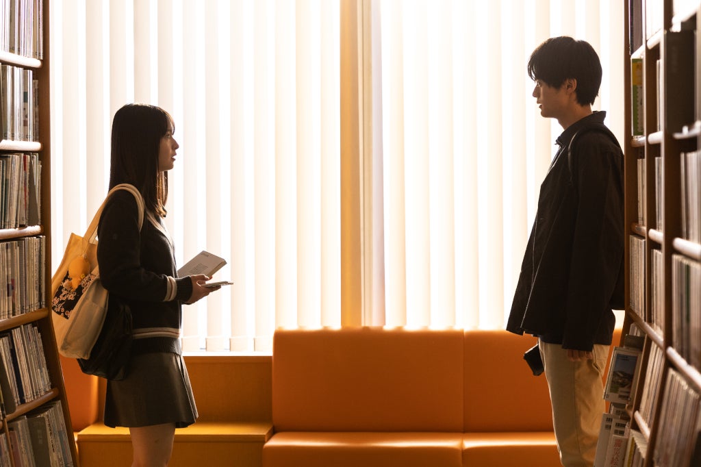 飯沼愛、鈴鹿央士（C）TBS