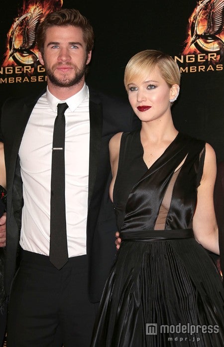 ジェニファー・ローレンス、チラ見せでバストをアピール