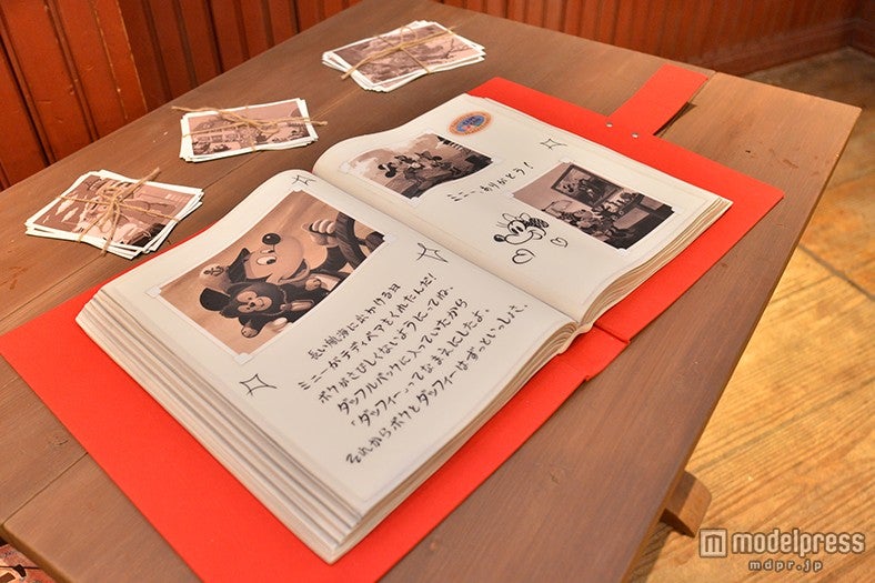 「ケープコッド・クックオフ」のログブックにはミッキーとダッフィーの出会いが綴られている