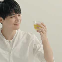 モデルプレス - 一度飲んでみた?新「生茶」が5000万本突破、吉沢亮の新CMも公開