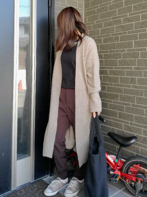 女性のスニーカー通勤コーデ 21 オフィスでも合わせられる着こなしのコツ モデルプレス