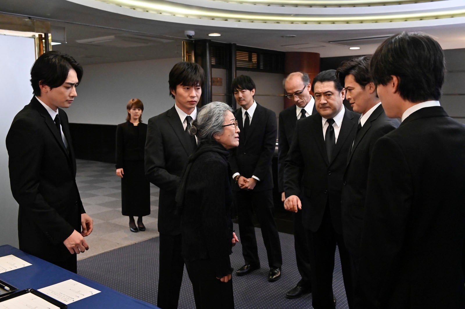 町田啓太、高畑充希、田中圭、木野花、酒向芳、小手伸也ら（C）テレビ朝日