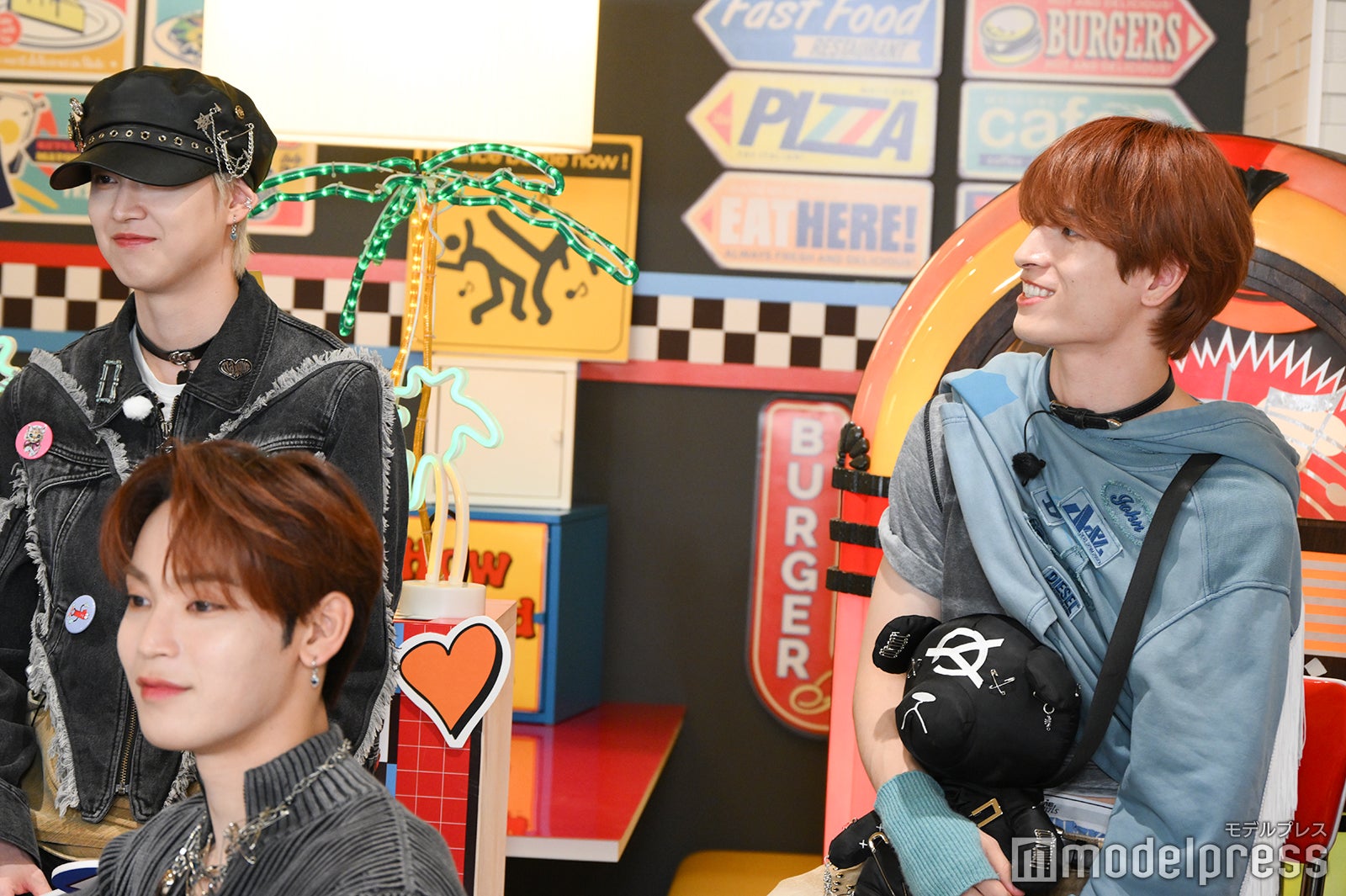 韓国でのエピソードを話す白岩瑠姫、金城碧海（C）モデルプレス