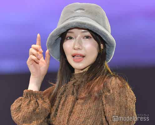 村瀬紗英、ミニスカから美脚スラリ ガーリーコーデで登場<札幌コレクション 2023 A/W>