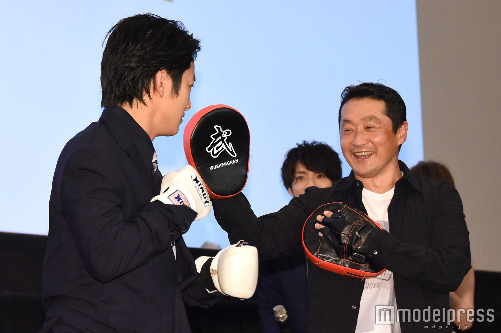 溝端淳平、坂本浩一監督（C）モデルプレス