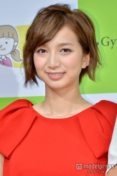 芹那、美ボディ全開サウナショットに「美しい」「抜群スタイル」の声