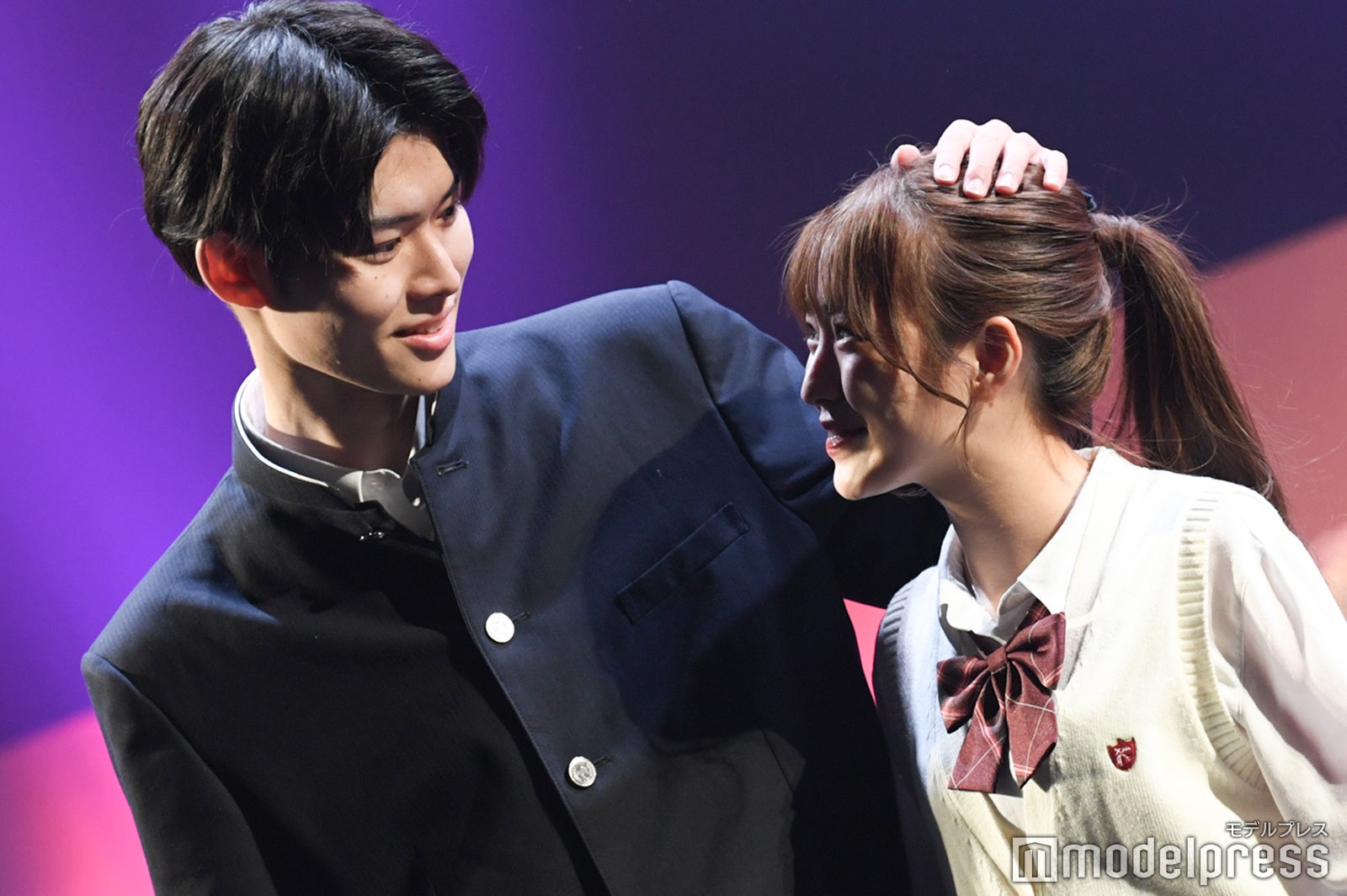 「今日好き」みゆひょうカップル、“頭ポンポン”で密着 ハートマークでラブラブアピール＜TGC teen 2022 Fukuoka＞