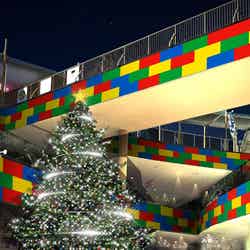 LEGOブロック6万個の巨大クリスマスツリー輝く 「レゴランドジャパン」とコラボ/画像提供:アスナル金山