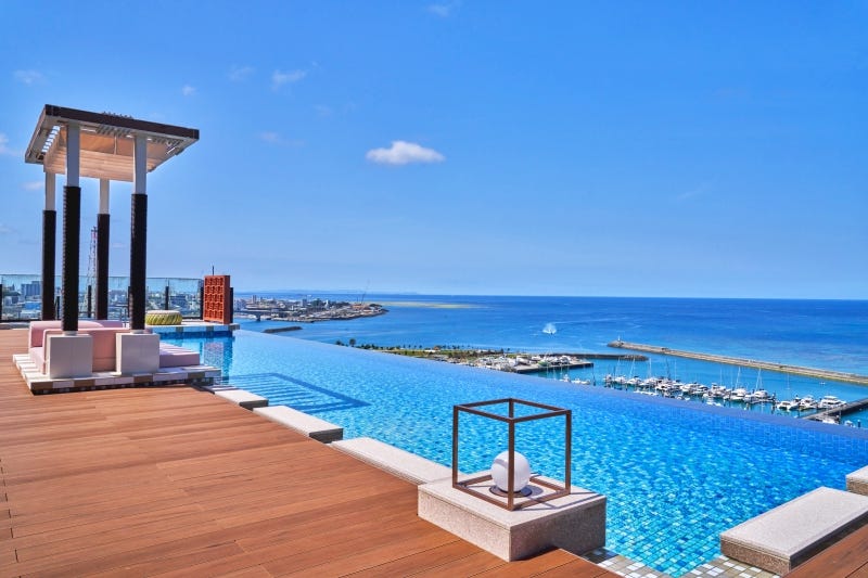 「沖縄プリンスホテル オーシャンビューぎのわん」海の風景を1日楽しむリゾートホテル