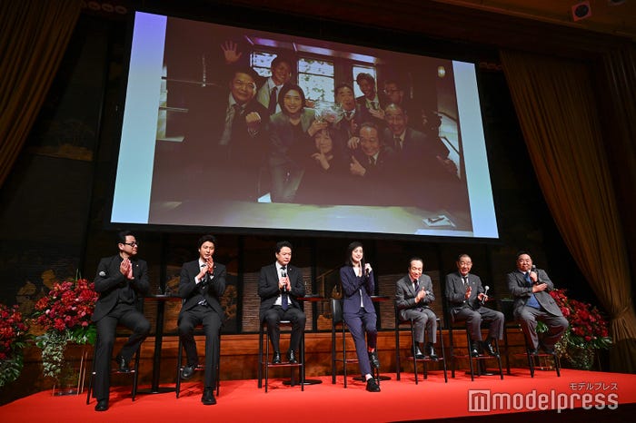 (左から)鈴木浩介、速水もこみち、田中哲司、天海祐希、小日向文世、でんでん、塚地武雅(C)モデルプレス