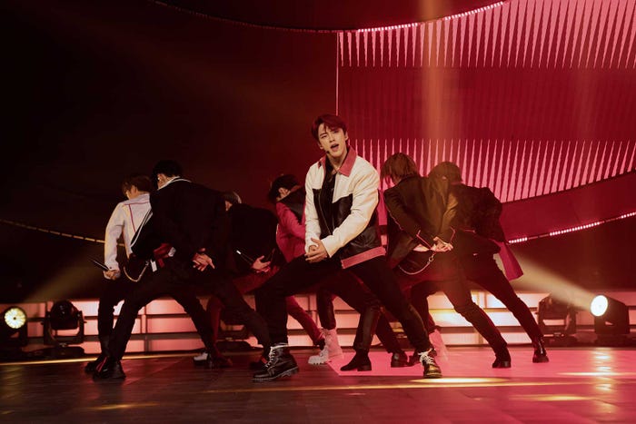 「JO1 Live Streaming Concert 『STARLIGHT DELUXE』」(C)LAPONE ENTERTAINMENT