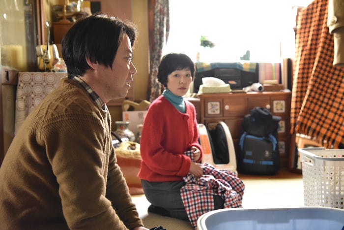 阿部サダヲ、小林聡美/「anone」第7話より(C)日本テレビ