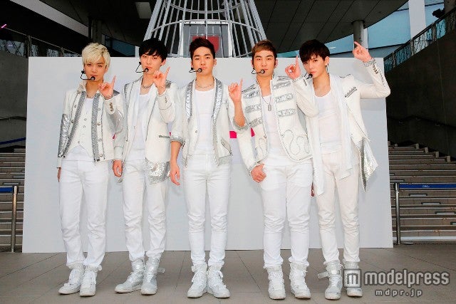 NU’EST（左より）JR、ミンヒョン、アロン、ベクホ、レン／撮影：増田慶氏