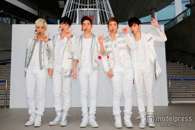 NU’EST(左より)JR、ミンヒョン、アロン、ベクホ、レン/撮影:増田慶氏