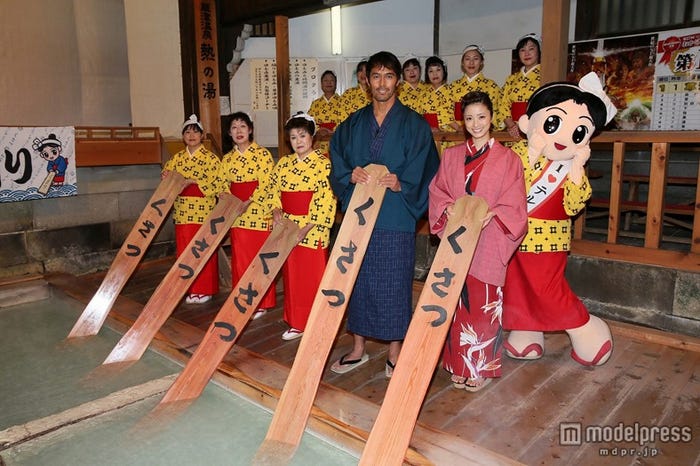 湯もみ体験/阿部寛&上戸彩