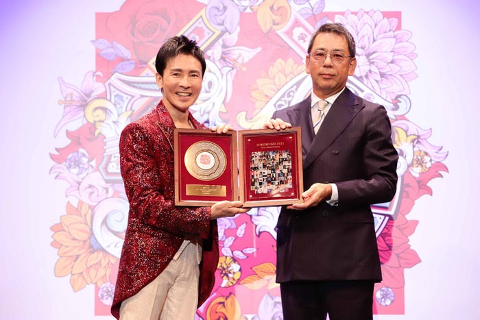 郷ひろみ、村松俊亮(提供写真)