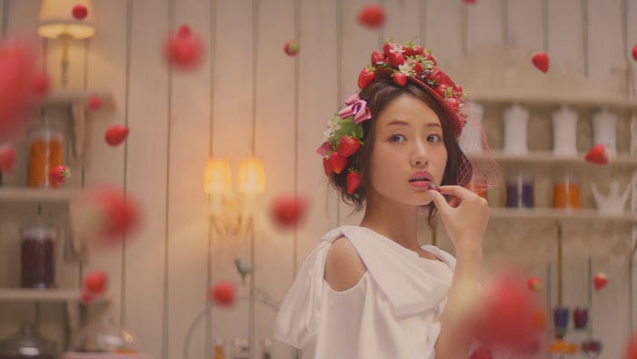 石原さとみ/新CMより(提供写真)